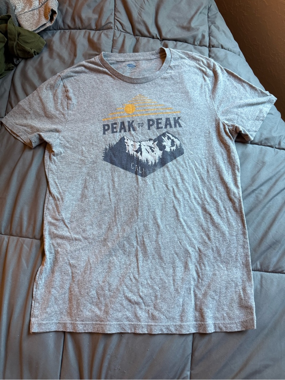 Old Navy Gray Peak to Peak Graphic Tee with Yellow Sun